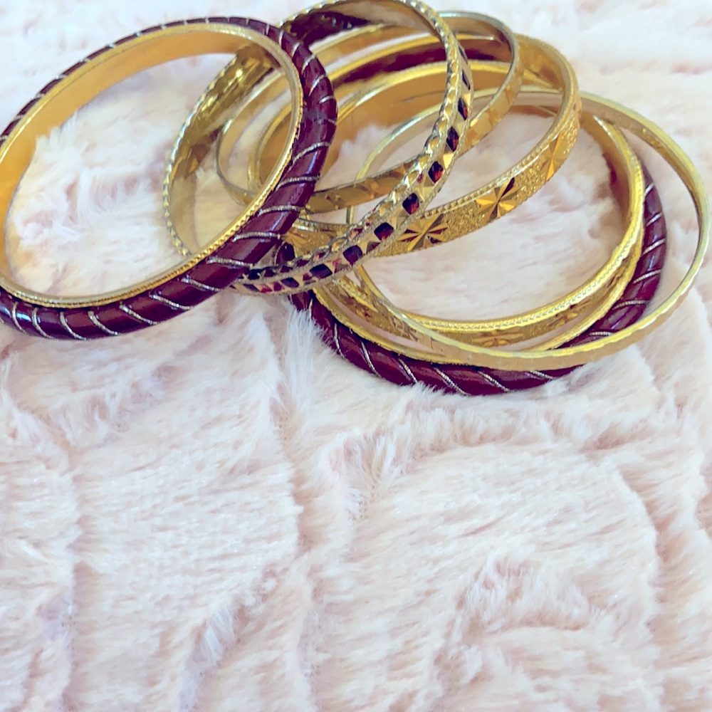 Lot of costume jewelry bracelets